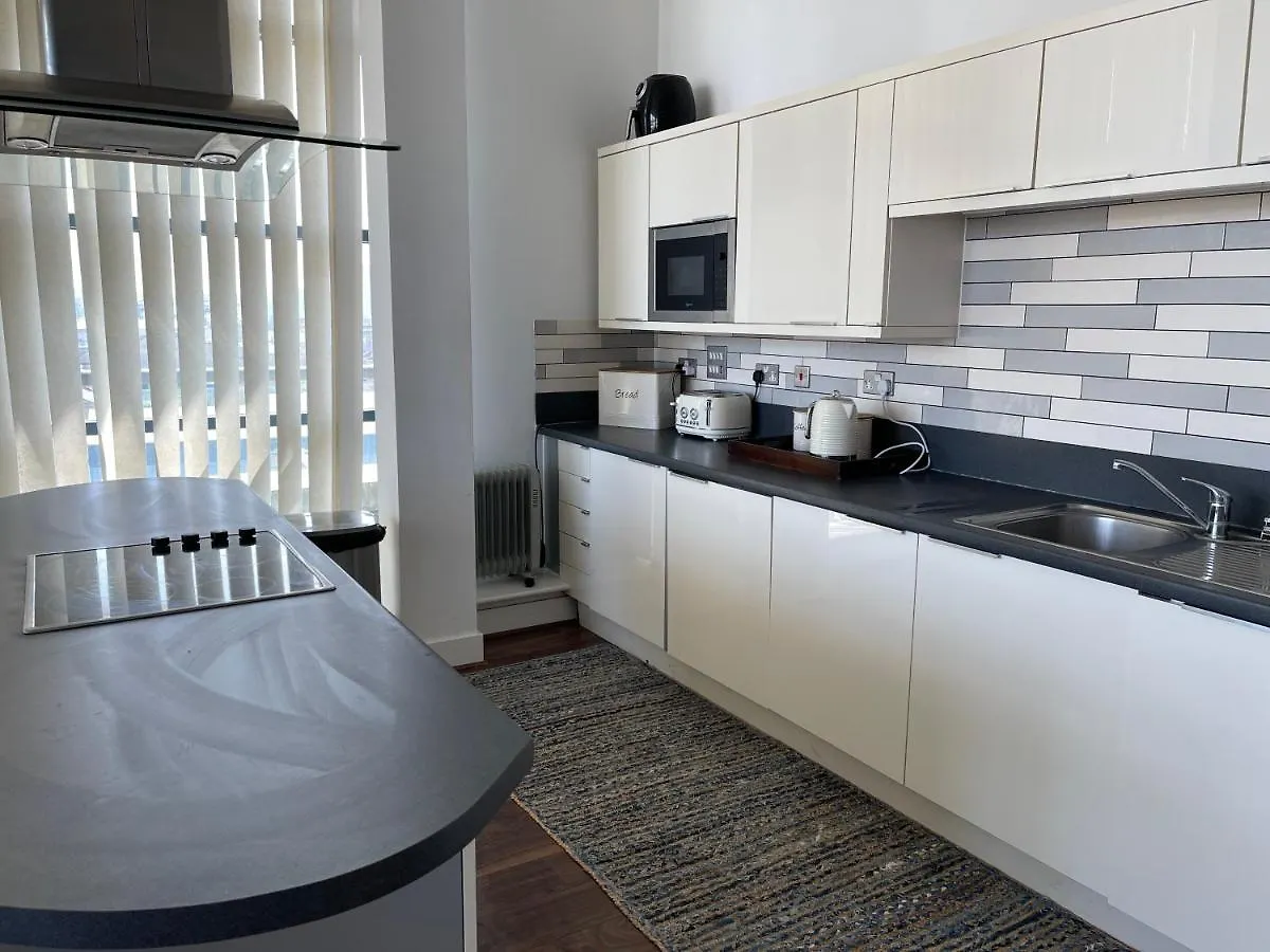 3 Bedroom Stunning Penthouse London