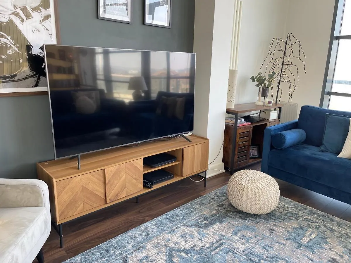 3 Bedroom Stunning Penthouse London Apartment