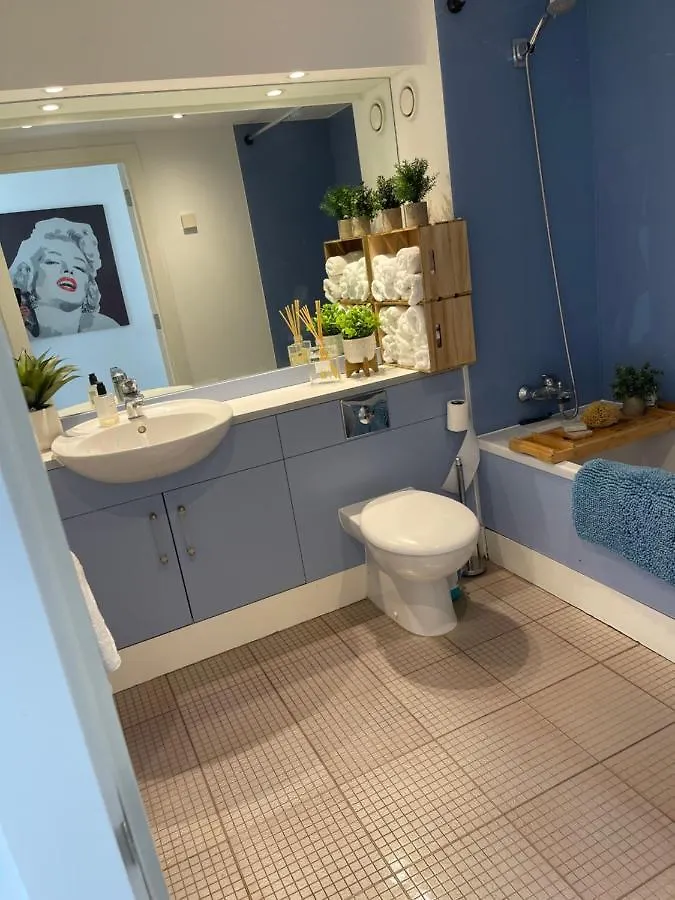 3 Bedroom Stunning Penthouse London