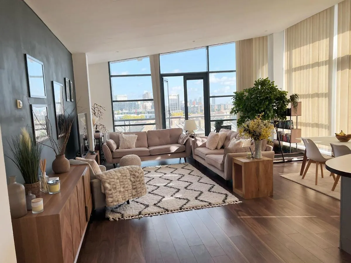 3 Bedroom Stunning Penthouse contacts