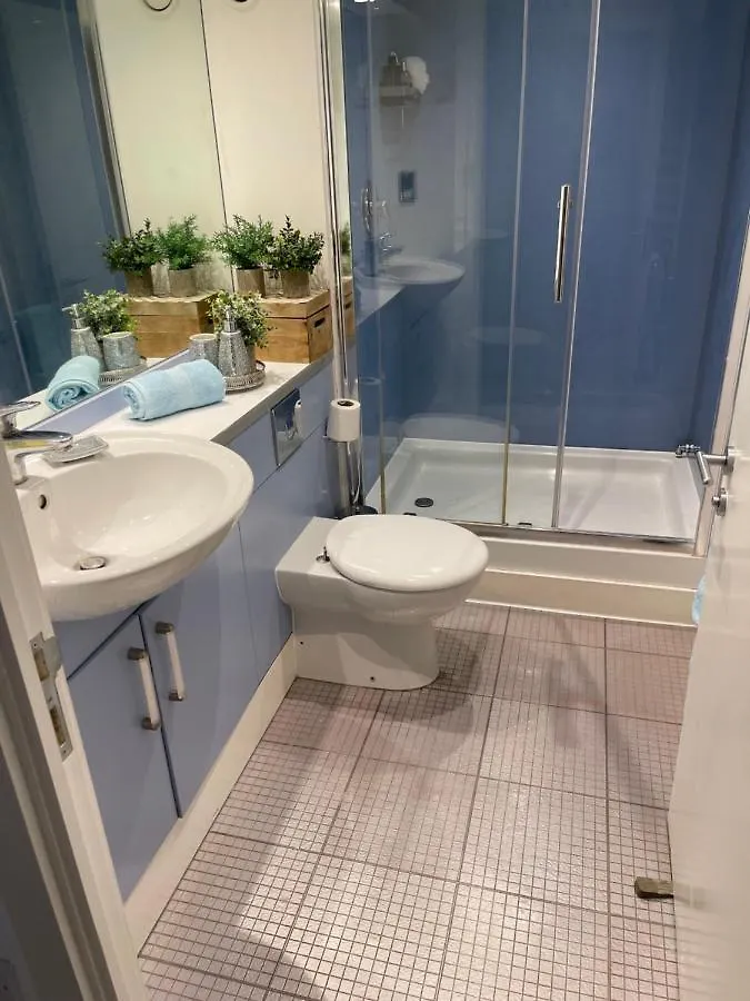 Apartment 3 Bedroom Stunning Penthouse London